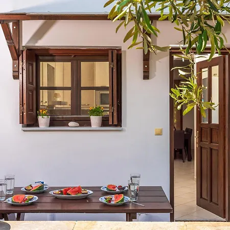 The Backyard- στην αγριά, βόλου Agria