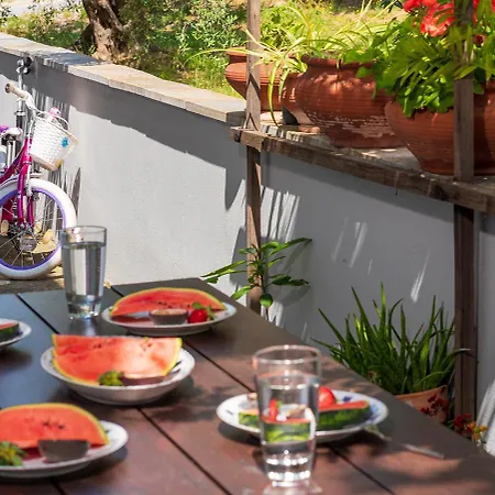 The Backyard- στην αγριά, βόλου * Agria