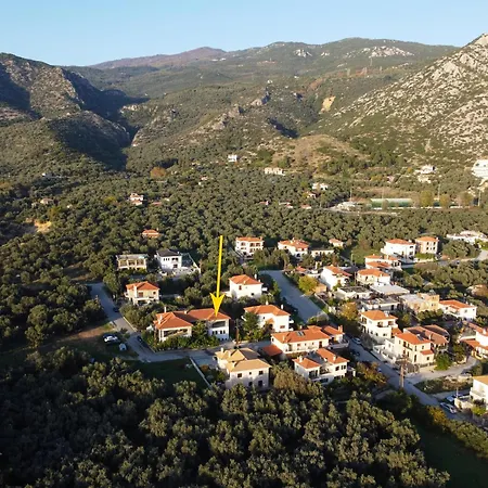 The Backyard- στην αγριά, βόλου * Agria