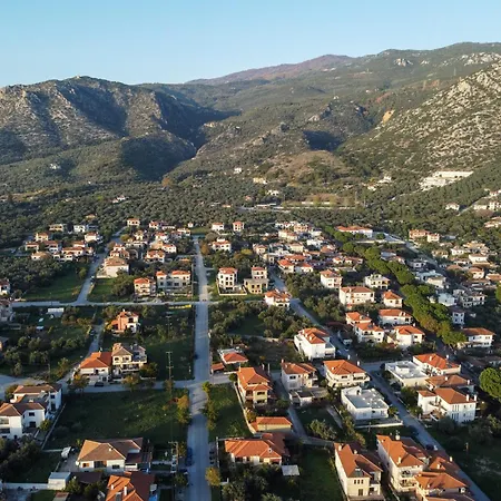 The Backyard- στην αγριά, βόλου